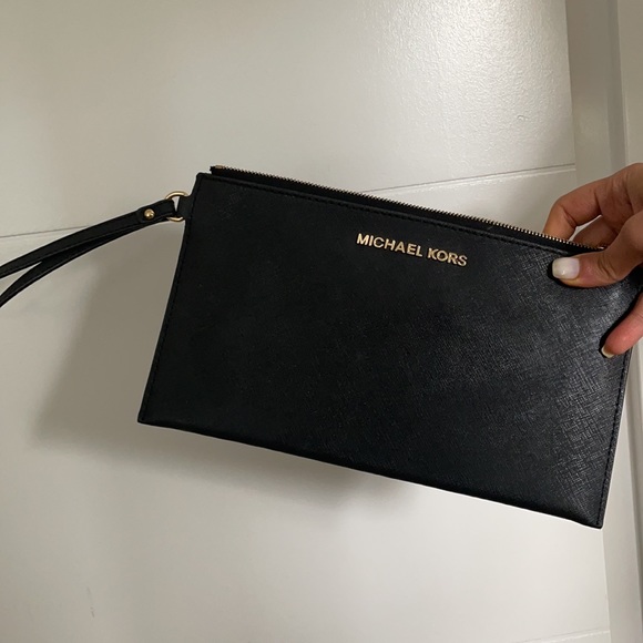 Michael kors clutch - Picture 2 of 2